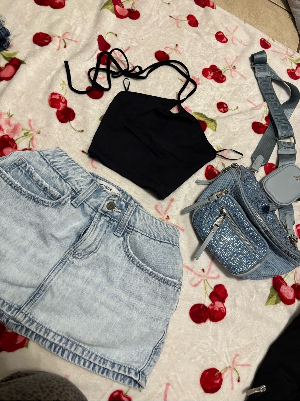 Steve Madden Black Ribbed Halter Crop Top